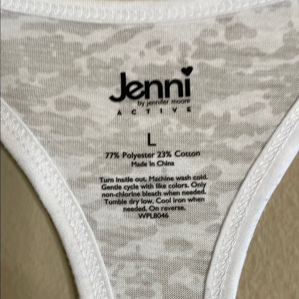 Jenni  Clothing White Tank with Blue and Red Chevron SZ L - Picture 2 of 4